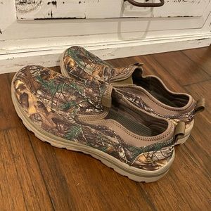 Men’s Skechers relaxed fit memory foam realtree. Size 9